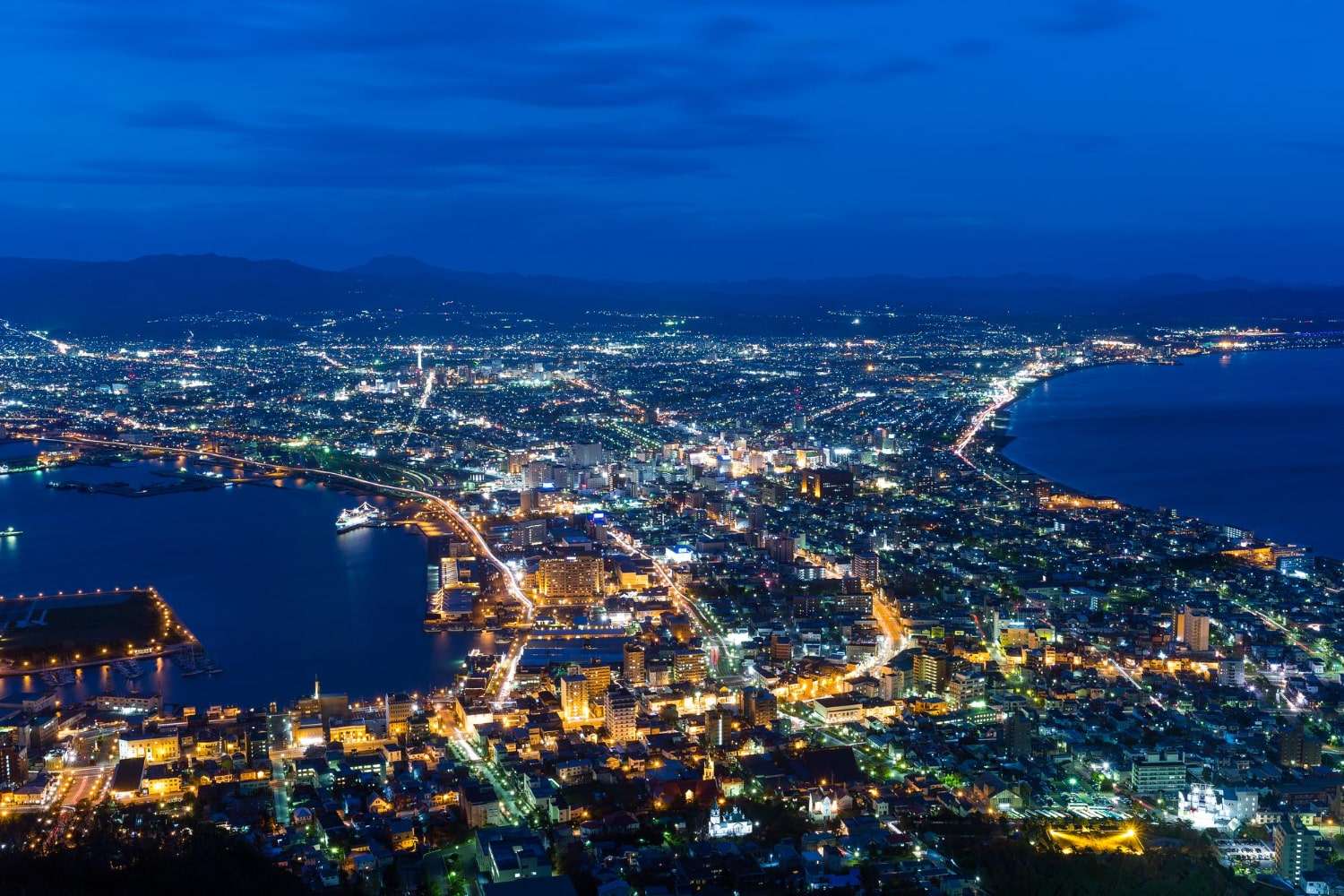 vista notturna dal monte Hakodate
